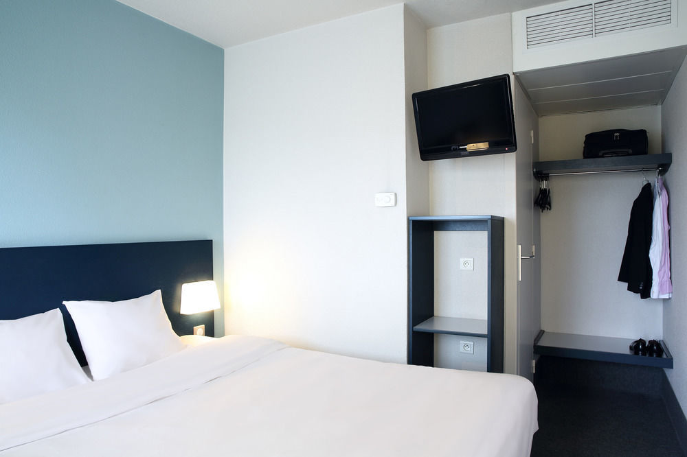 B&B Hotel Hyeres Bagian luar foto